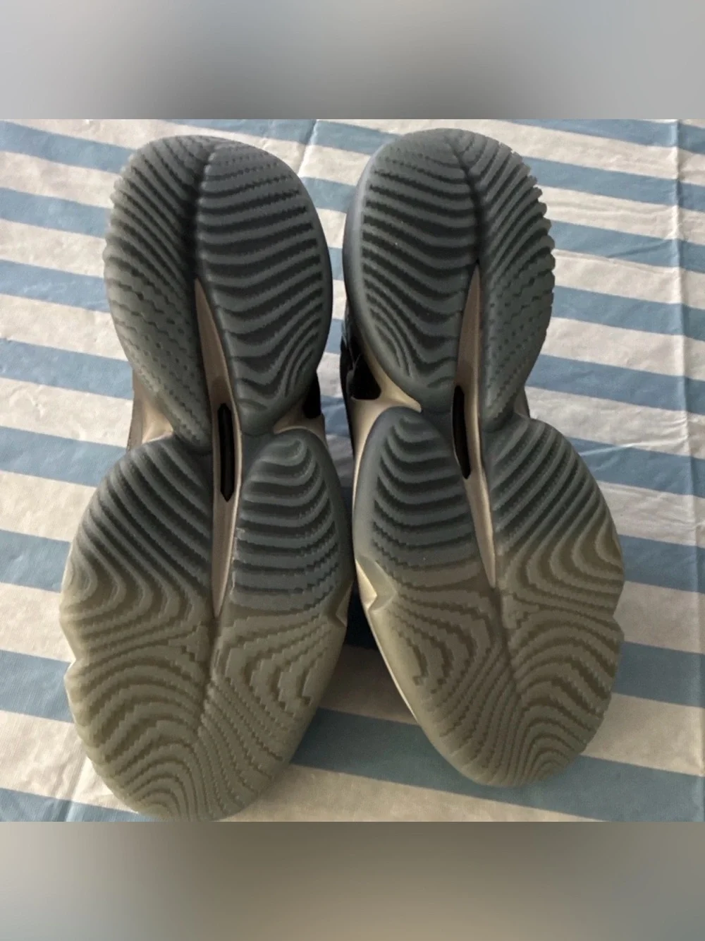 adidas D.O.N. Issue 4 Basketball Shoes Size 5.5Y Fits 5.5M / 7W